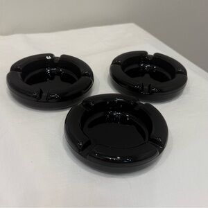 🖤🖤VTG Tiara Indiana Black Glass Ashtray Set of 3 – 4.5" Round MCM🖤🖤